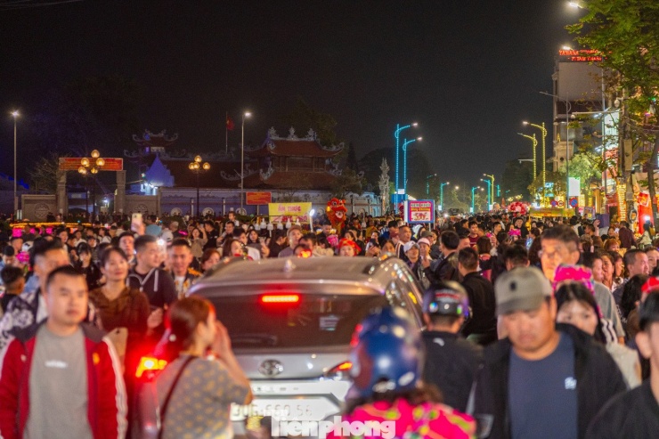 'Biển người' trẩy hội Lạng Sơn - 8