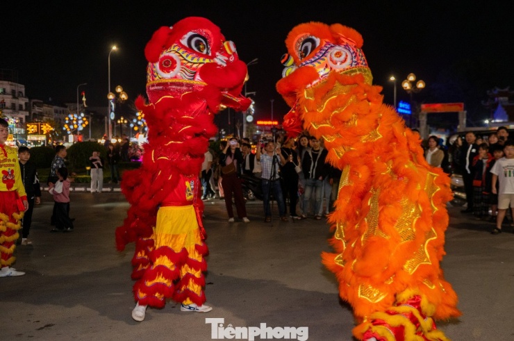 'Biển người' trẩy hội Lạng Sơn - 11