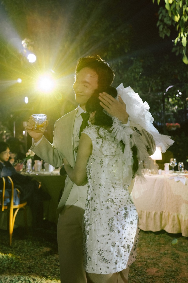 Hoàng Dũng hé lộ hình ảnh trong đám cưới bí mật ở Hà Nội - 5