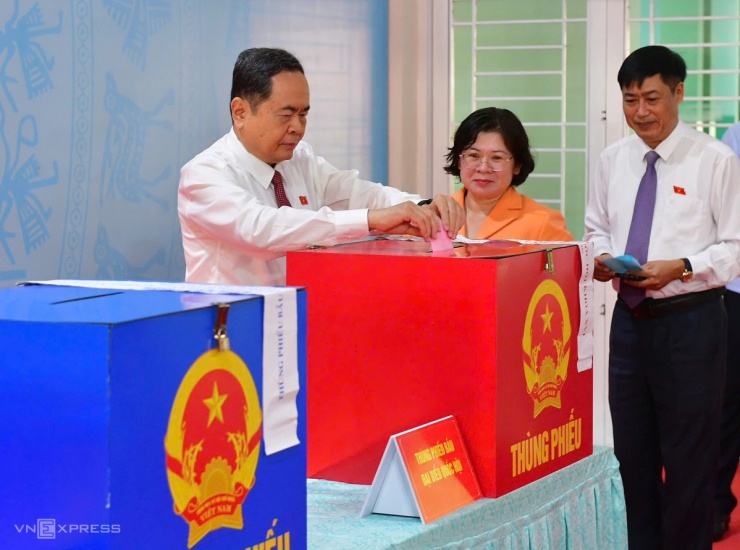 Lãnh đạo Đảng, Nhà nước đi bỏ phiếu - 7