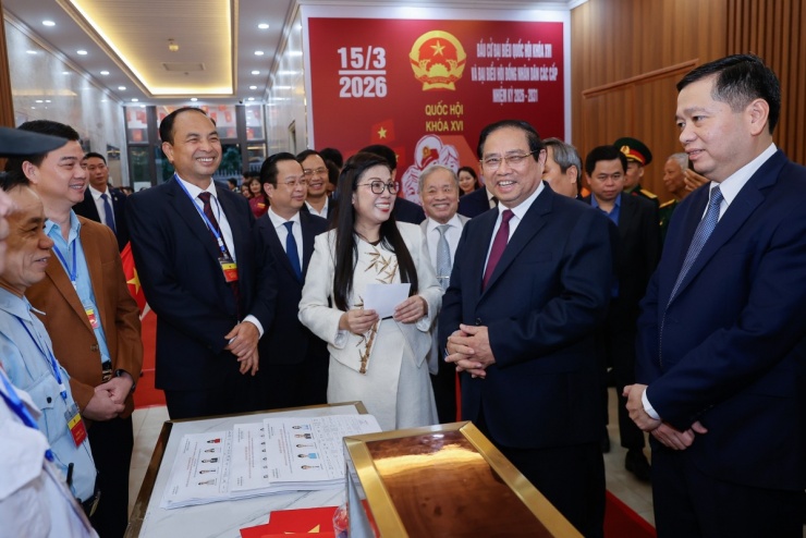 Lãnh đạo Đảng, Nhà nước đi bỏ phiếu - 6