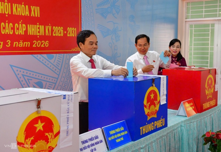 Lãnh đạo Đảng, Nhà nước đi bỏ phiếu - 14