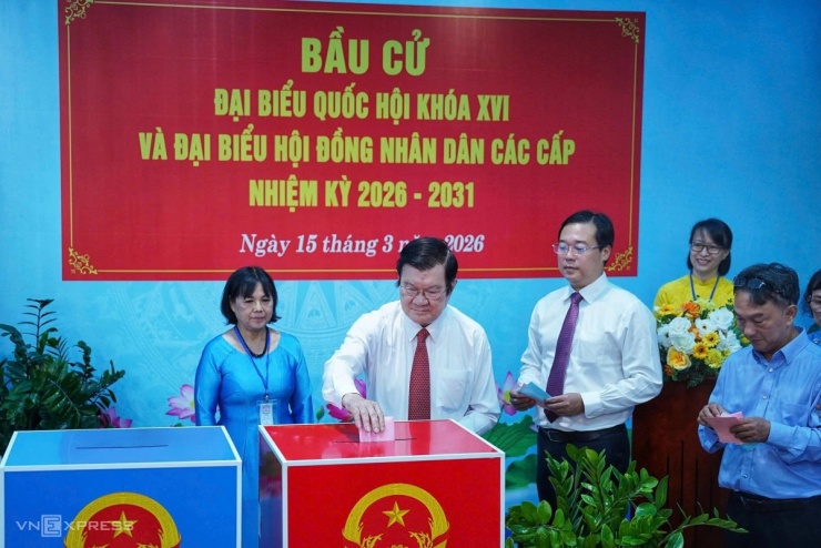 Lãnh đạo Đảng, Nhà nước đi bỏ phiếu - 13