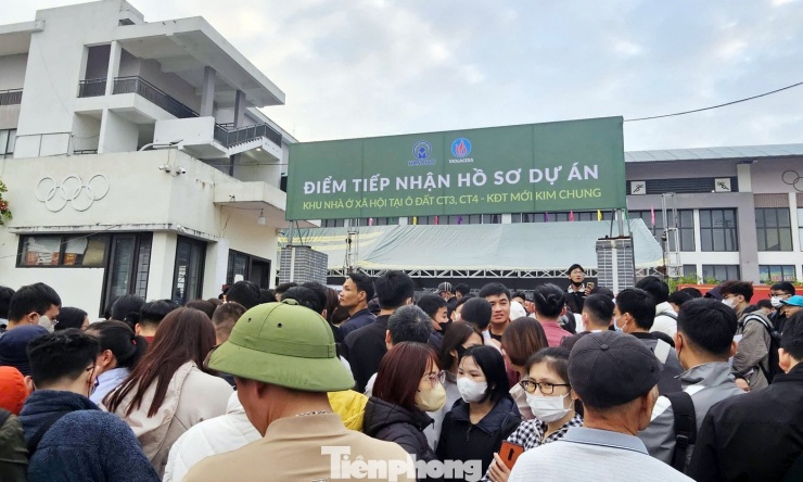 Nhu cầu mua NƠXH tại nhiều dự án hiện nay tăng rất mạnh, lượng người dân đăng ký nộp hồ sơ luôn ở mức lớn tạo áp lực cho doanh nghiệp.