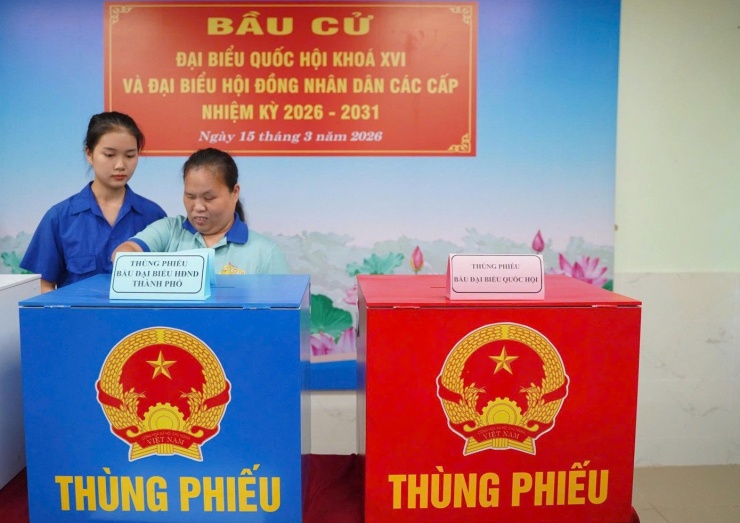 Cụ ông 106 tuổi cùng nhiều cử tri đặc biệt ở TPHCM phấn khởi đi bỏ phiếu - 4