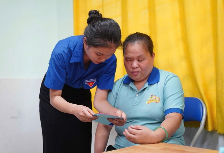 Cụ ông 106 tuổi cùng nhiều cử tri đặc biệt ở TPHCM phấn khởi đi bỏ phiếu - 6