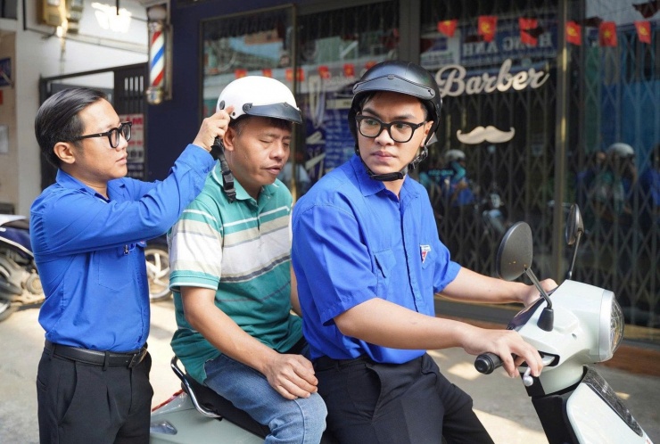 Cụ ông 106 tuổi cùng nhiều cử tri đặc biệt ở TPHCM phấn khởi đi bỏ phiếu - 7