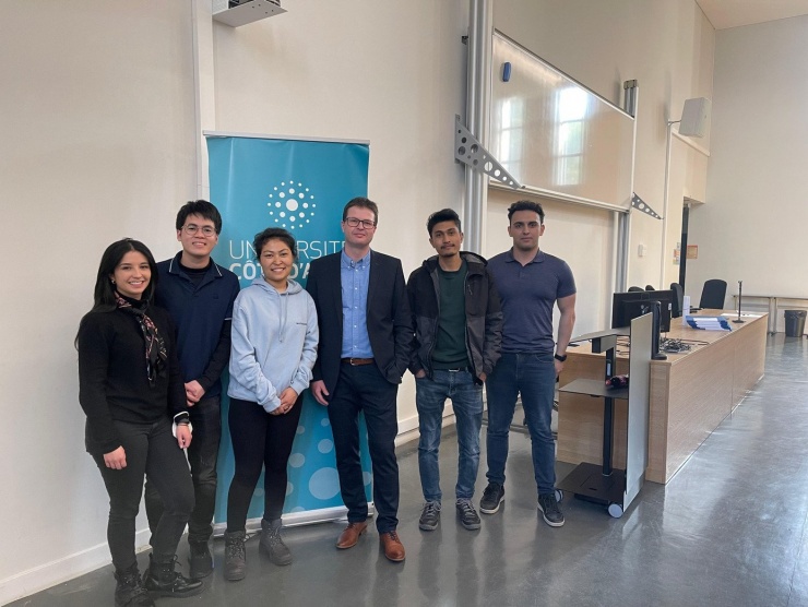 Anh Nhân Đức (thứ 2, trái sang) tham gia chương trình HydroEurope 2022 trong khuôn khổ chương trình Thạc sĩ Erasmus Mundus (2020-2022)