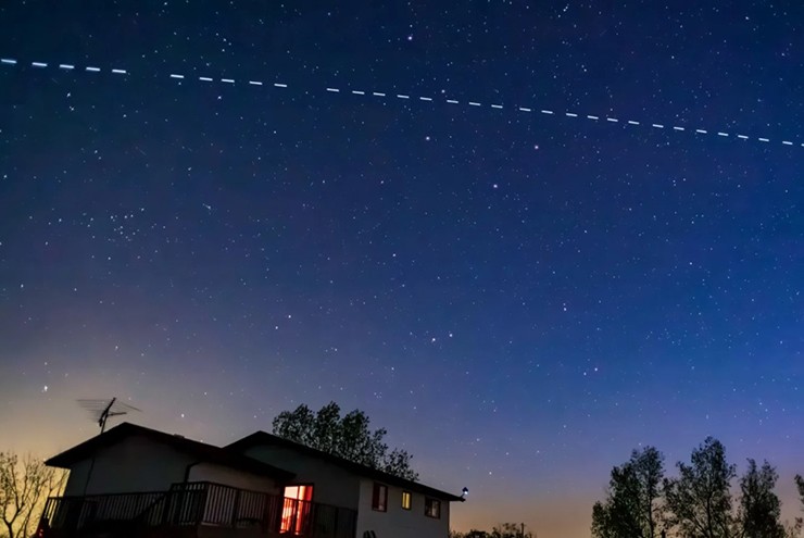 Hàng nghìn vệ tinh Starlink có lý do để hạ độ cao.