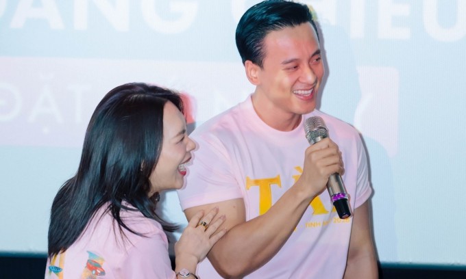 Mai Tài Phến và Mỹ Tâm trong buổi cine-tour ở Hà Nội. Ảnh: Hòa Phạm