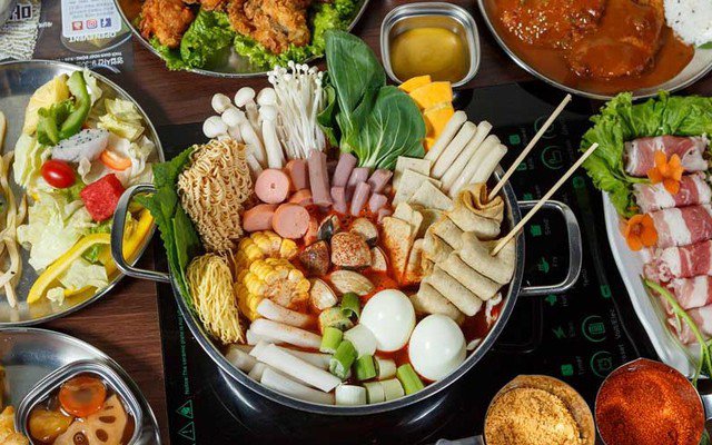 Buffet Tteokbokki tại Dookki vẫn là lựa chọn ưa thích của rất nhiều bạn trẻ yêu ẩm thực Hàn Quốc.