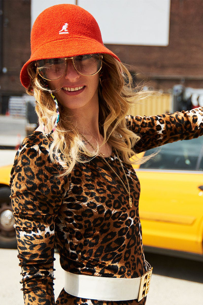 Thậm chí thời tiết đã ấm lên rồi nhưng mọi người vẫn rất thích đội mũ xô bằng len.