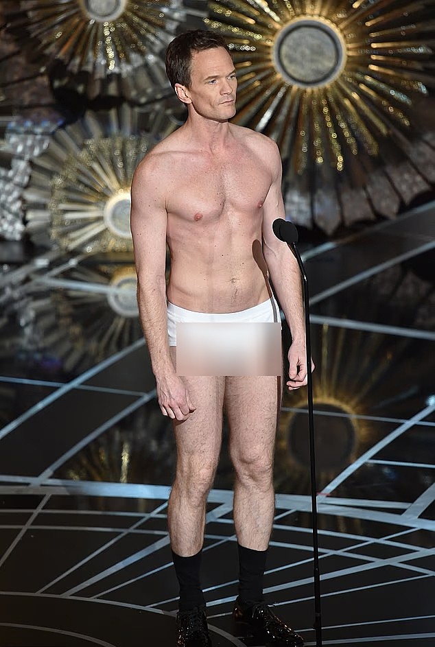 Neil Patrick Harris chỉ mặc nội y mỏng manh.