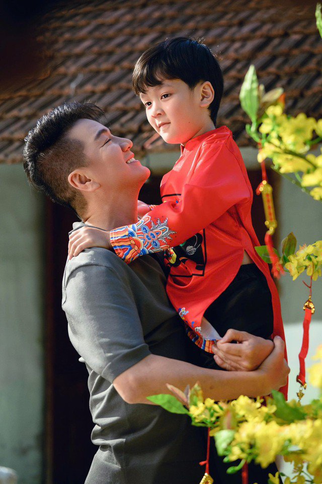 Đàm Vĩnh Hưng luôn cố gắng hết sức để lo cho con trai có được một cuộc sống tốt đẹp.