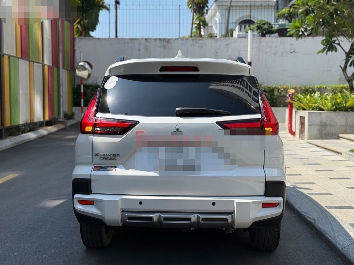 Ảnh thực tế một chiếc Xpander Cross 2023 cũ đang được rao bán giá 575 triệu đồng