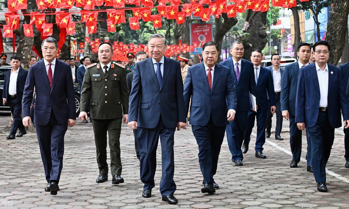 Lãnh đạo Đảng, Nhà nước đi bỏ phiếu - 1