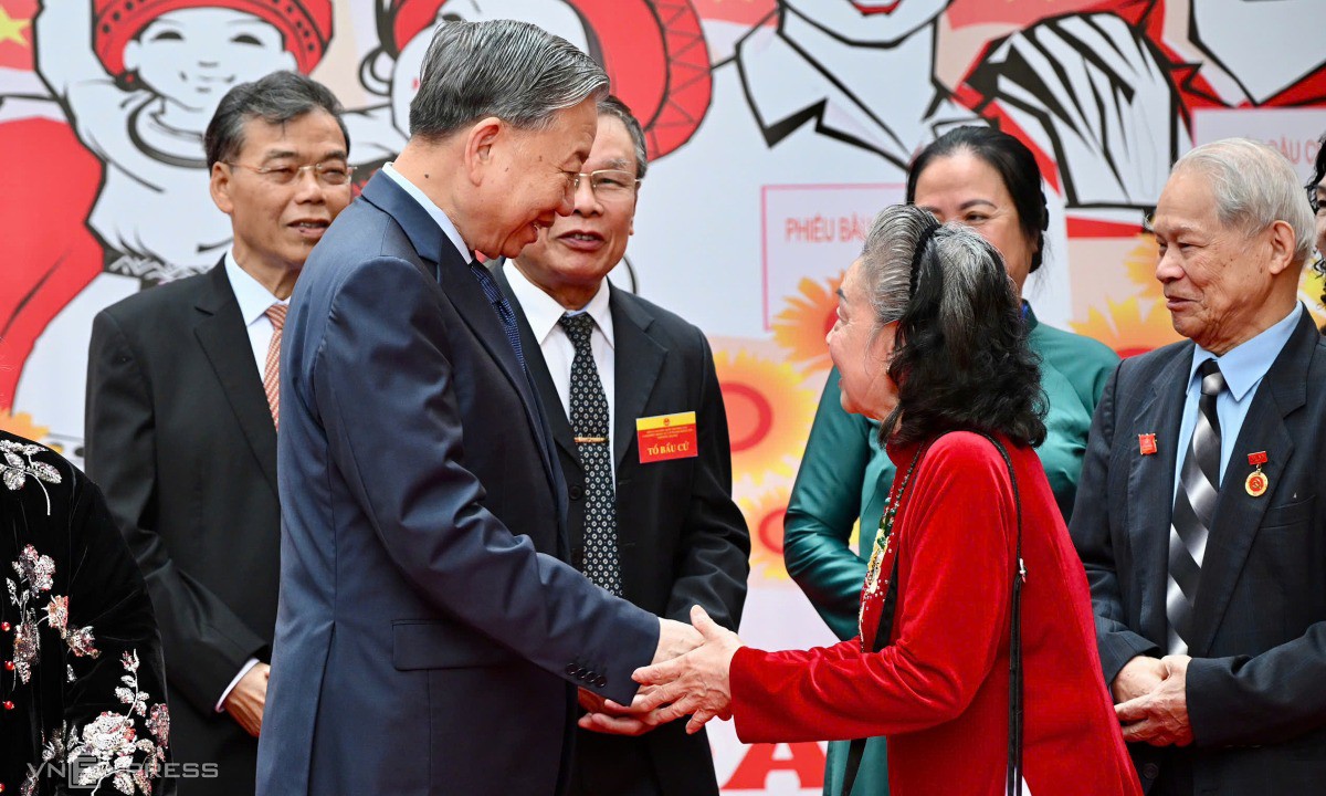 Lãnh đạo Đảng, Nhà nước đi bỏ phiếu - 2