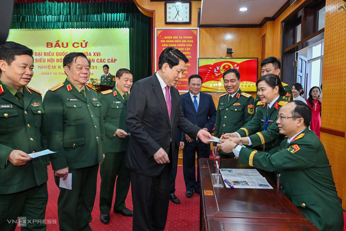 Lãnh đạo Đảng, Nhà nước đi bỏ phiếu - 4