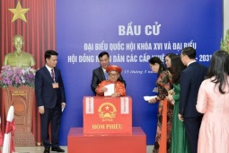 Cử tri 96 tuổi: 'Đất nước đã thay đổi rất nhiều'