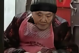 Chế độ ăn ngủ đặc biệt của cụ bà 102 tuổi 50 năm không phải đi viện