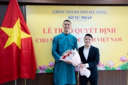 Cầu thủ nhập tịch đi bầu cử: Tự hào thực hiện trách nhiệm công dân Việt Nam