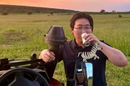 Tỷ phú ở tuổi 25 nhờ bố cho cổ phần mỏ vàng