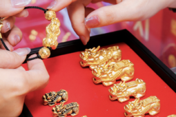 Giá vàng thấp nhất nhiều ngày, chuyên gia nói không hấp dẫn để mua trú ẩn?