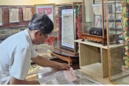 Hơn 200 kỷ vật bầu cử vô giá của người cựu chiến binh tại TP.HCM