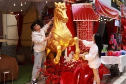 Người Lạng Sơn chi hàng trăm triệu làm cỗ mời khách lạ