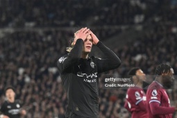 Haaland trượt dài khiến Man City giương "cờ trắng", Pep Guardiola bất lực