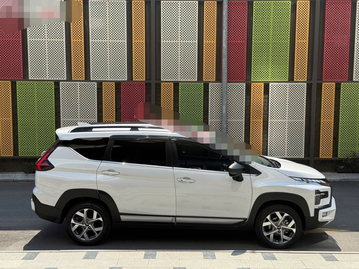 Ảnh thực tế một chiếc Xpander Cross 2023 cũ đang được rao bán giá 575 triệu đồng