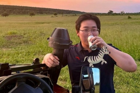 Tỷ phú ở tuổi 25 nhờ bố cho cổ phần mỏ vàng