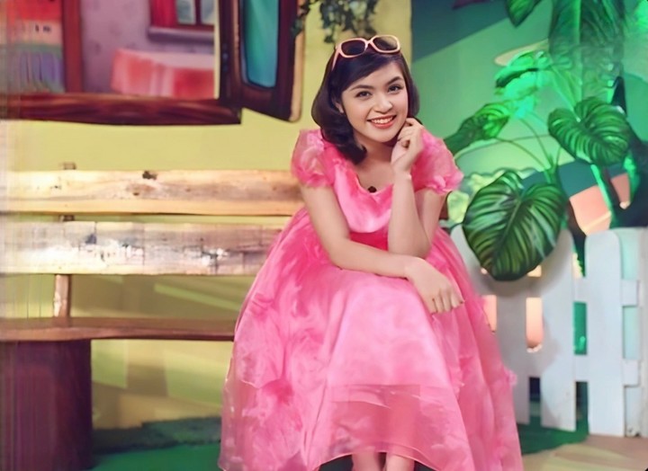 Ít ai biết, ''chị Kính Hồng" Nguyễn Hằng là chị gái của ca sĩ Hoà Minzy.