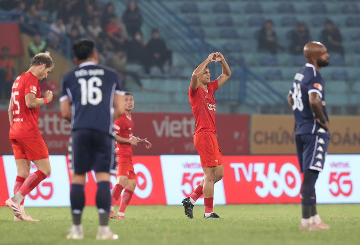 Lucao ghi bàn vào lưới đội bóng cũ Hải Phòng, mang về 3 điểm quý giá cho Thể Công Viettel