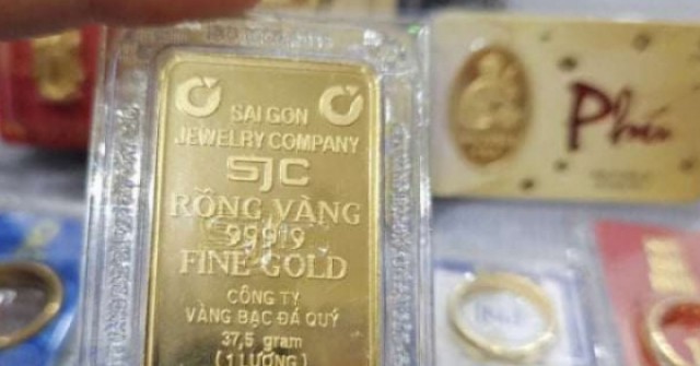 Giá vàng tuần qua: "Bốc hơi" 8 triệu đồng/lượng so với mức đỉnh tháng 3