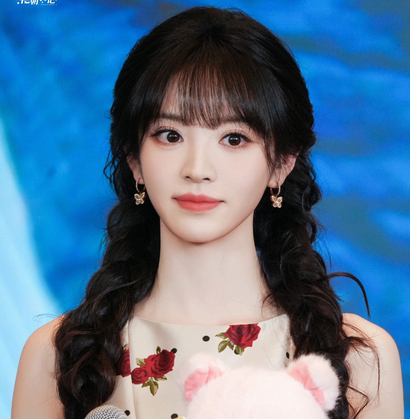 Có diễn xuất không tệ, mỗi vai diễn đều có điểm nhấn riêng, hoàn thành tốt trách nhiệm của mình trong đoàn phim, nhưng liên tục bị bạn diễn làm ảnh hưởng.