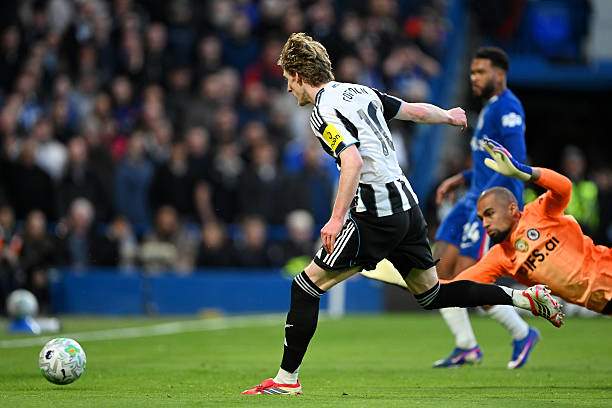 Gordon ghi bàn dễ dàng khiến Chelsea tiếp tục chỉ giữ sạch lưới 1 trận tại Premier League từ đầu năm