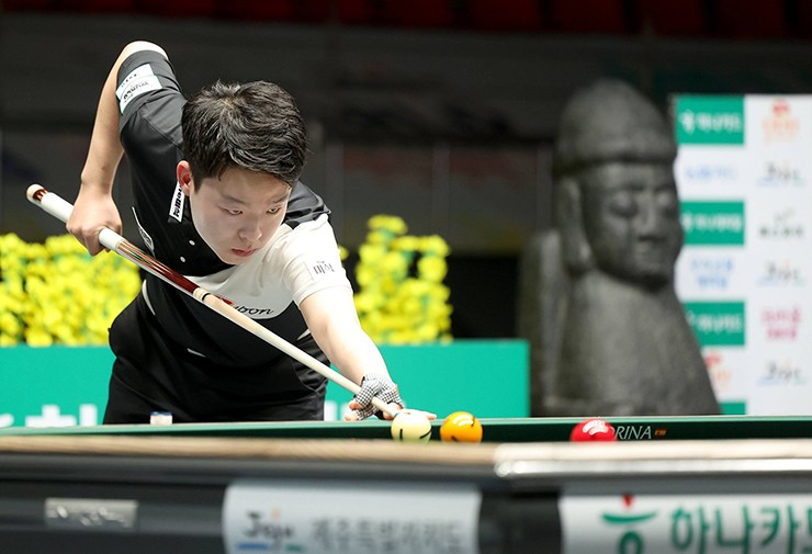 Tay cơ 18 tuổi sở hữu phong thái thi đấu lạnh lùng và điềm tĩnh đến&nbsp;khó tin