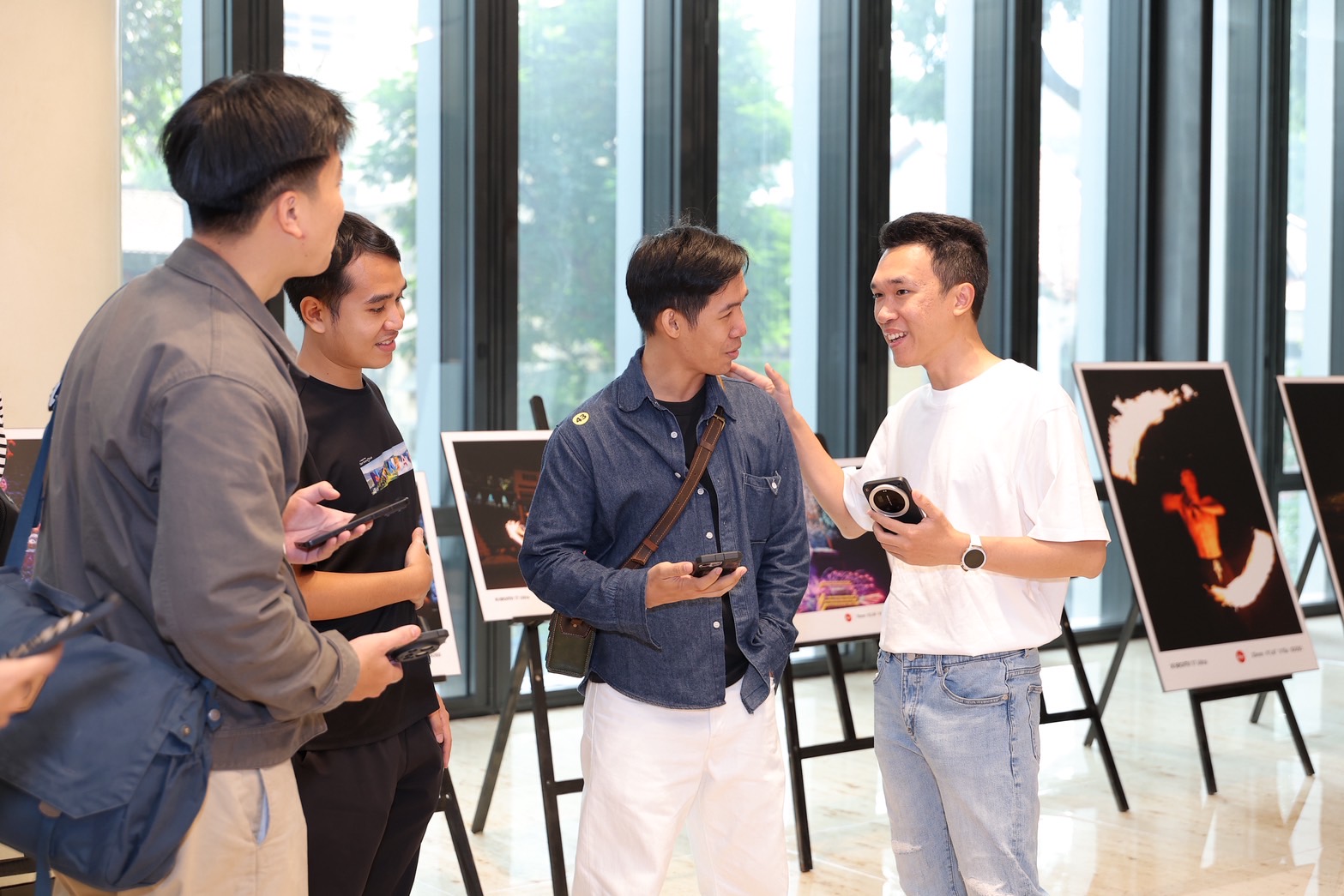 Các “nhiếp ảnh gia” smartphone đến trải nghiệm bộ ba flagship Xiaomi 17 Series trong không gian thị giác ấn tượng