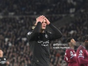 Haaland trượt dài khiến Man City giương "cờ trắng", Pep Guardiola bất lực