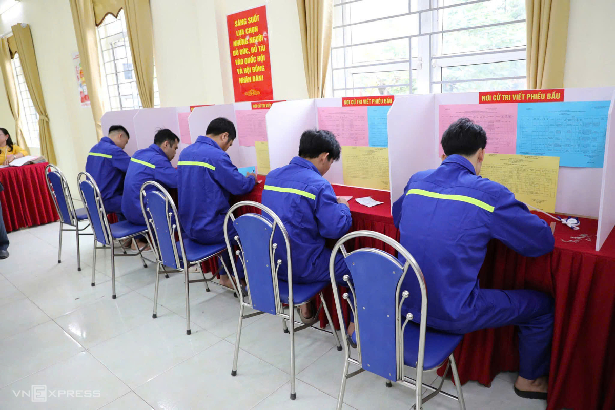 Cử tri 96 tuổi: 'Đất nước đã thay đổi rất nhiều' - 2