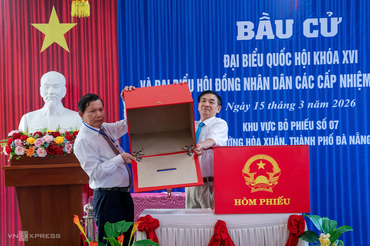 Lãnh đạo Đảng, Nhà nước cùng người dân bỏ phiếu bầu cử - 26