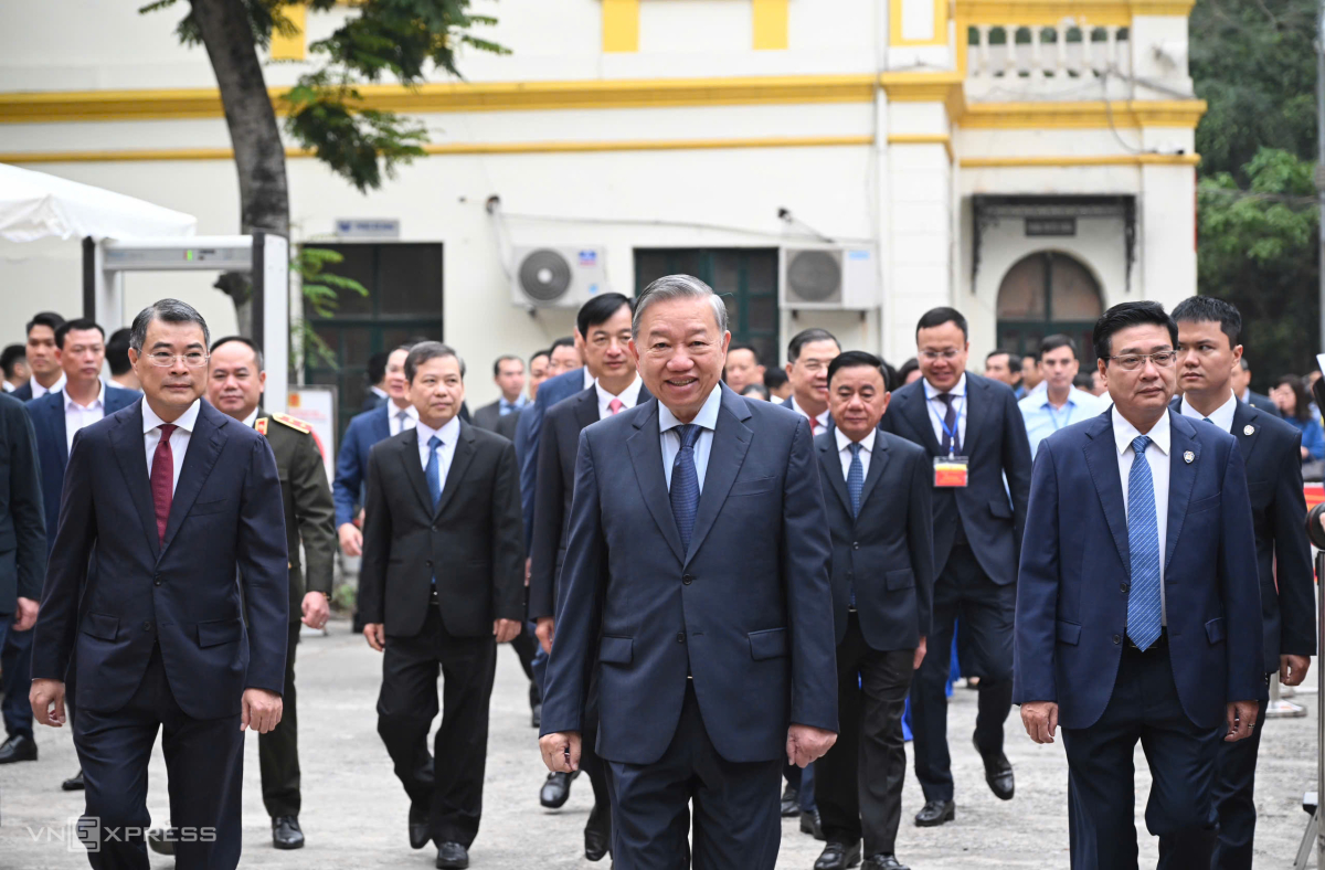 Lãnh đạo Đảng, Nhà nước cùng người dân bỏ phiếu bầu cử - 37