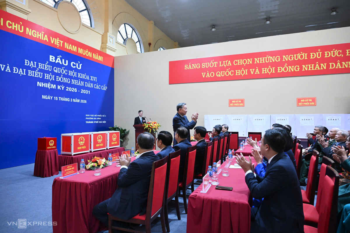 Lãnh đạo Đảng, Nhà nước cùng người dân bỏ phiếu bầu cử - 39