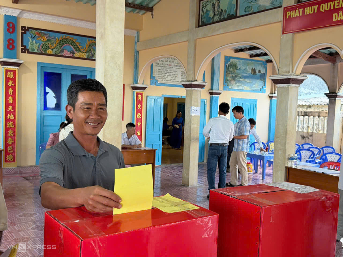 Cử tri 96 tuổi: 'Đất nước đã thay đổi rất nhiều' - 16