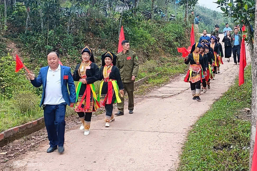 Cử tri 96 tuổi: 'Đất nước đã thay đổi rất nhiều' - 19
