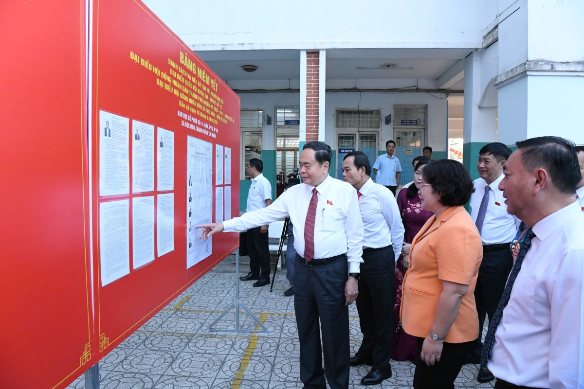 Chủ tịch Quốc hội Trần Thanh Mẫn bỏ phiếu tại xã Hóc Môn, TP HCM. Ảnh:&nbsp;Hoàng Phong