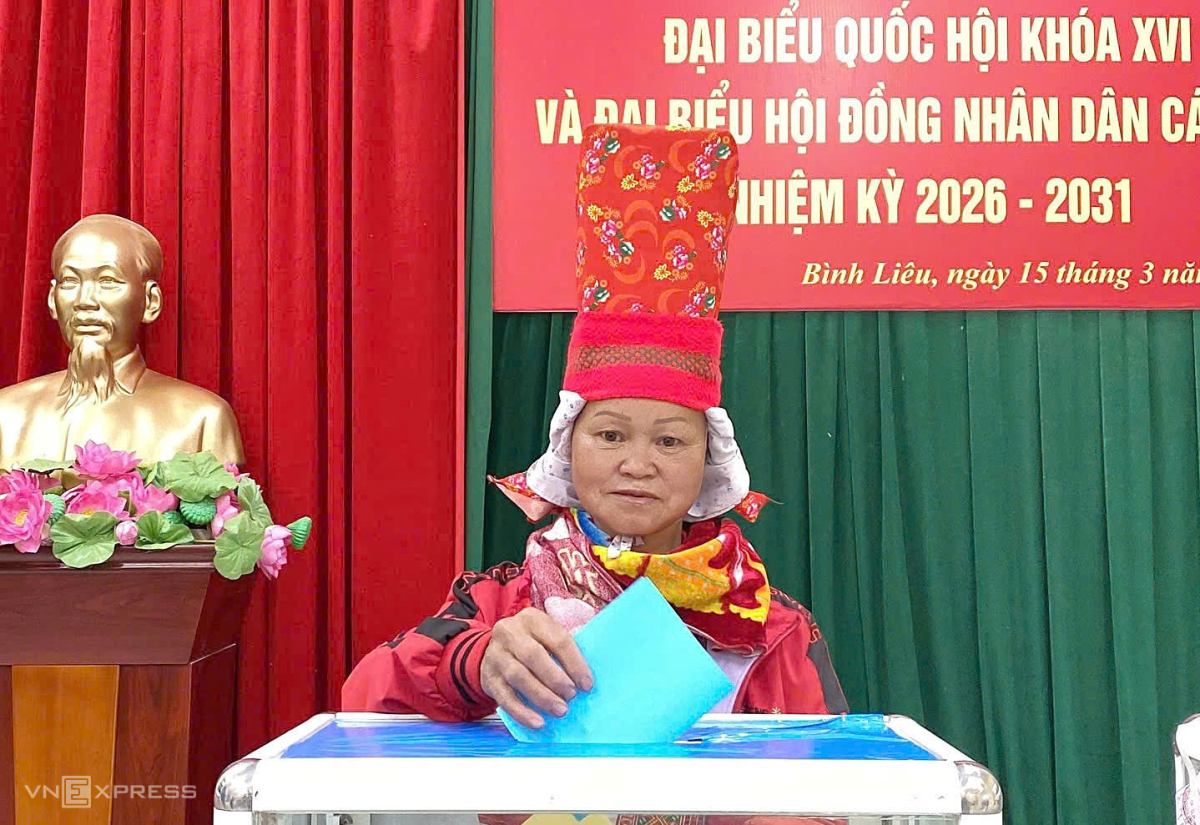 Cử tri 96 tuổi: 'Đất nước đã thay đổi rất nhiều' - 21