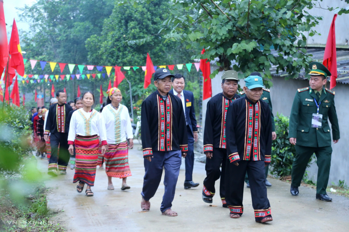 Cử tri 96 tuổi: 'Đất nước đã thay đổi rất nhiều' - 7