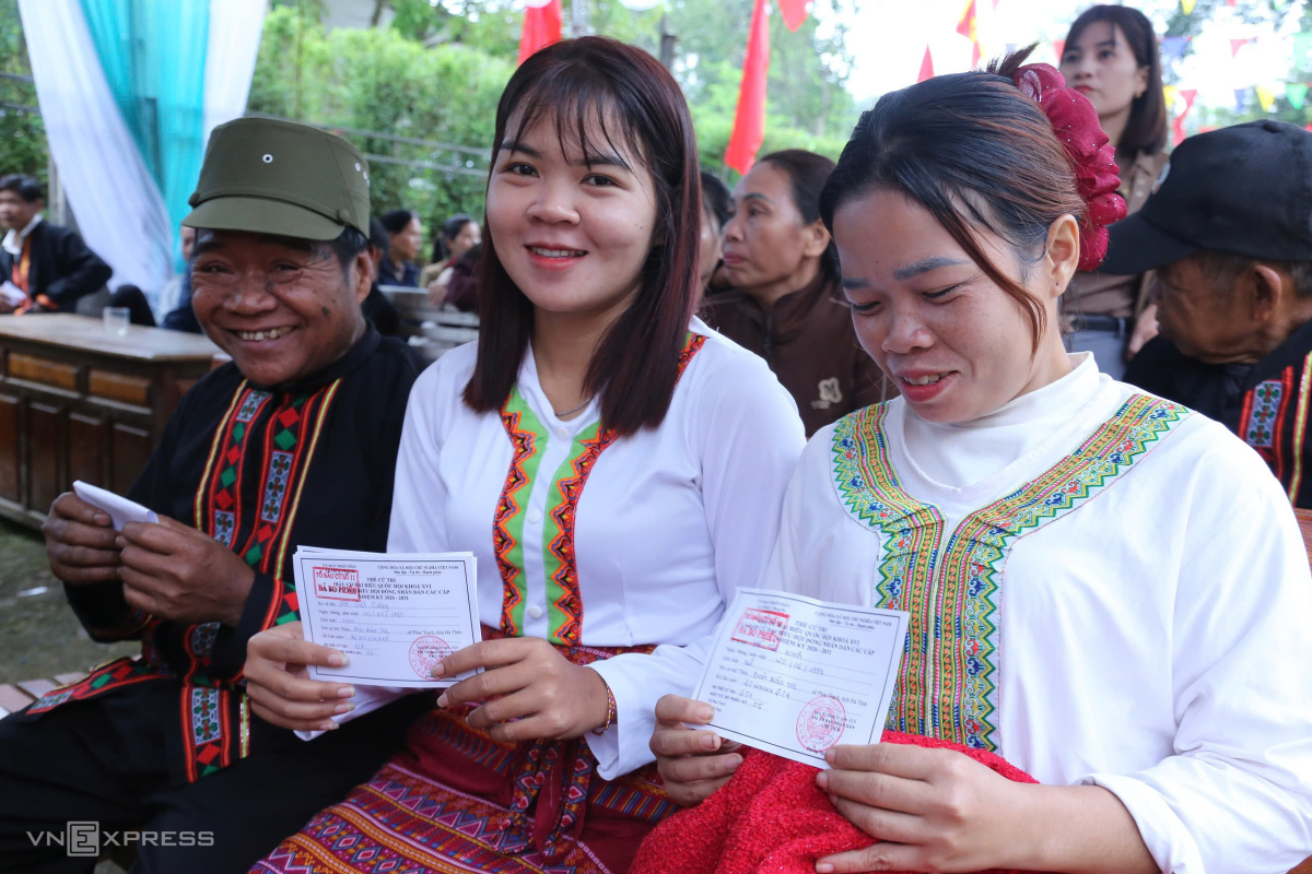 Cử tri 96 tuổi: 'Đất nước đã thay đổi rất nhiều' - 10